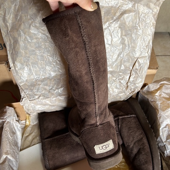 Chocolate UGG boots - Picture 2 of 8